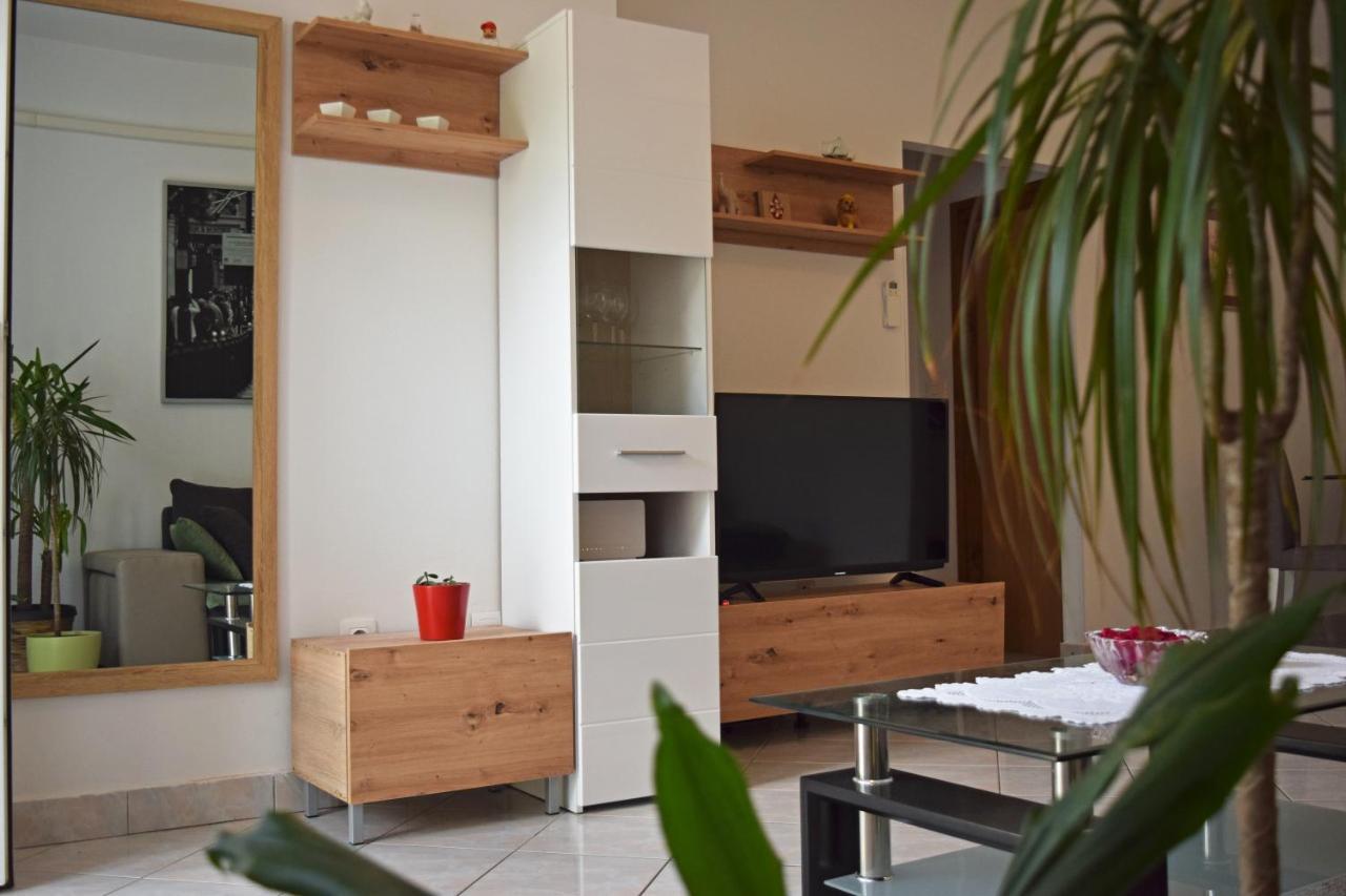 Loki'S Dream Apartment Пула Екстериор снимка