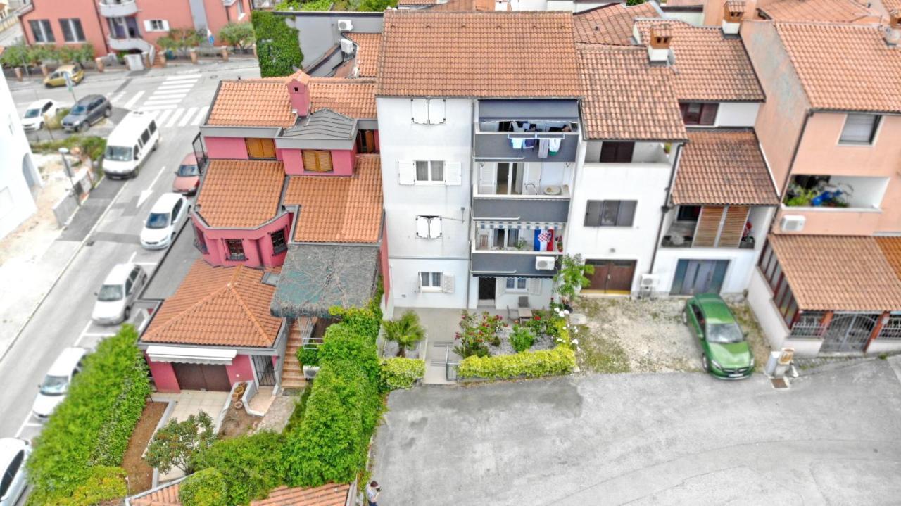 Loki'S Dream Apartment Пула Екстериор снимка